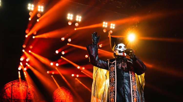 ghost papa emeritus iv LIVE 2022, Instagram @thebandghost